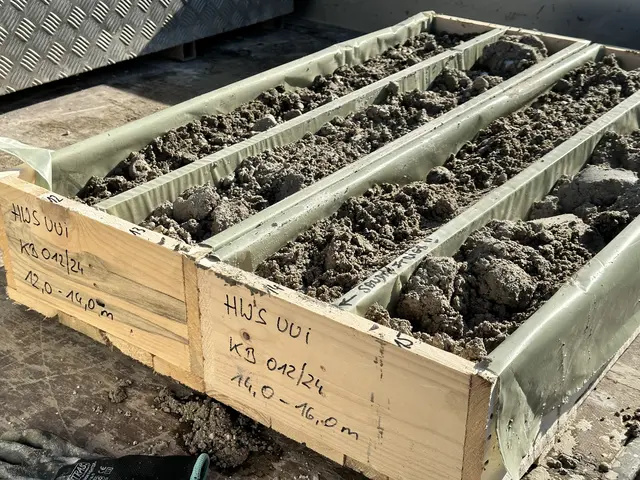 Bohrkerne geben Aufschluss über die Geologie im Untergrund, welche für die weitere Dimensionierung der baulichen Maßnahmen Voraussetzung ist.  | Foto: Wasserverband Hochwasserschutz Unteres Unterinntal