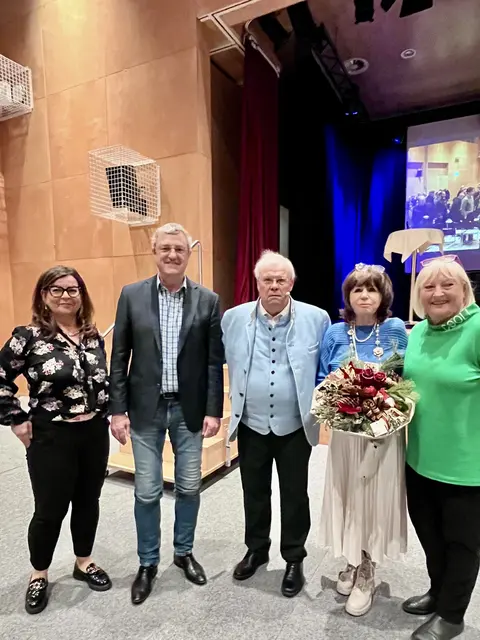 Großer Applaus für Christian und Elisabeth Wehrschütz in Hart bei Graz, Vzbgm. Andrea Ohersthaller, Bgm. Franz Tonner und Doris Weihs dankten für den Vortrag. | Foto: privat
