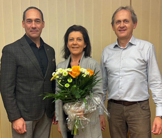 Bürgermeister Erwin Stürzlinger (li.) und Amtsleiter Manfred Kolnberger (re.) freuen sich, dass der Gemeinderat einstimmig Karin Kölblinger (Mitte) als neue Amtsleiterin per 1.6.2026 bestellt hat | Foto: Marktgemeinde Bad Wimsbach