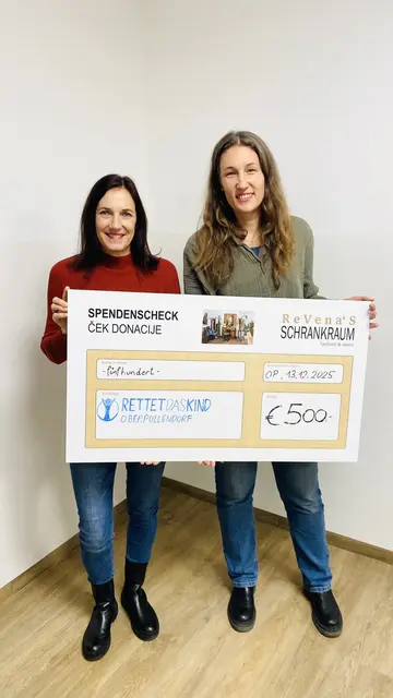 Übergabe mit Rettet das Kind. | Foto: ReVenas SchrankRaum Nikitsch