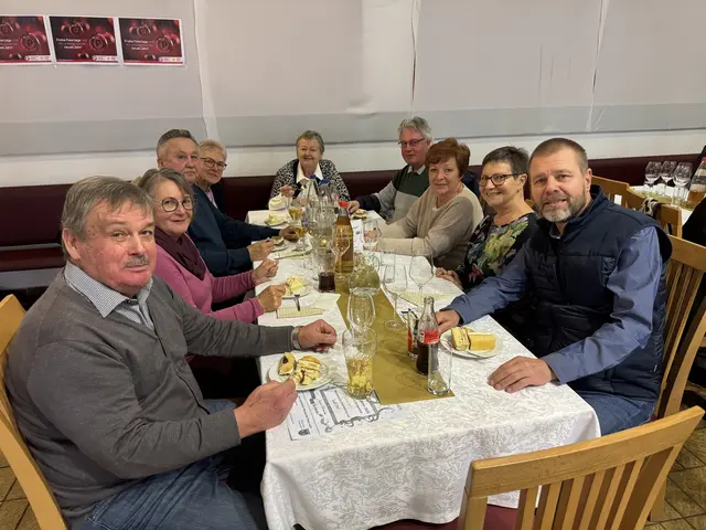Für das leibliche Wohl sorgte das Gasthaus Lazarus, während Musik und Mehlspeisen von den Mitgliedern die Stimmung zusätzlich auflockerten. | Foto: Alfred Gerdenitsch