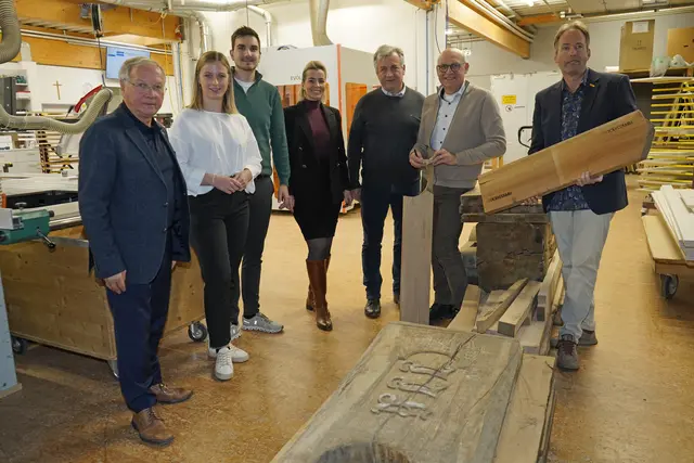 Vulkanlandobmann Josef Ober (l.), Regionalwissenschaftler Christian Krotscheck (r.) und Bürgermeister Anton Prödl zu Besuch bei der Familie Griesbacher in Kirchbach | Foto: Roman Schmidt