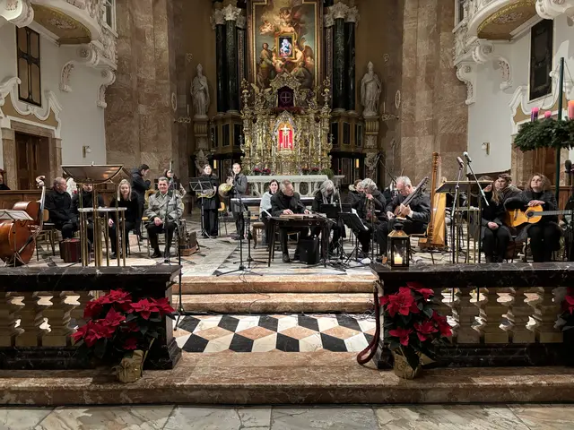 Besinnliche Klänge im Innsbrucker Dom: Hochkarätige Interpretinnen und Interpreten gestalteten den traditionellen Benefizabend musikalisch. | Foto: MeinBezirk/René Rebeiz