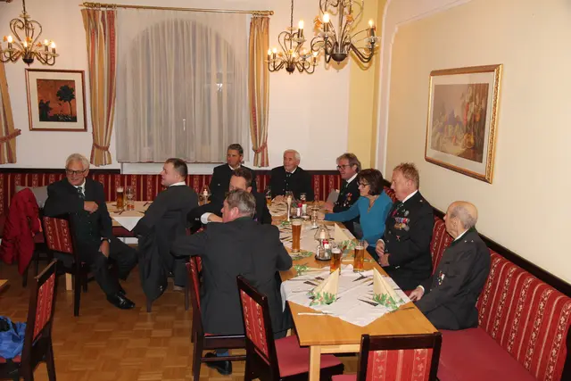 90. Geburtstag von Ehrenfähnrich Hubert Arnold im Gasthof Assisi/Neu/Anif
