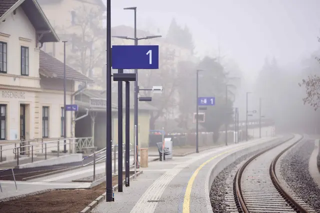 Die Bahnsteige wurden auf 100 Meter verlängert und angehoben sowie mit einer modernen Fahrgastinformation ausgestattet. | Foto: ÖBB / Marek Knopp