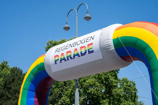 Höhepunkt der Vienna Pride ist die Regenbogenparade am 13. Juni 2026 als „größte Demonstration Österreichs“ und Zeichen für Gleichberechtigung und Menschenrechte. | Foto: Valentina Marinelić/MeinBezirk