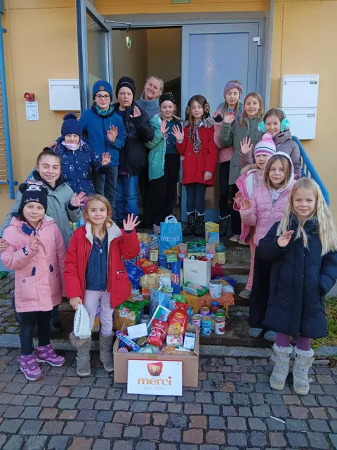 Mit einem umgekehrten Adventkalender unterstützt die VS St. Marein Familien in einer Notlage. | Foto: privat