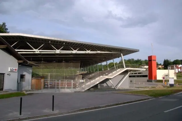 In der Gemeinderatssitzung wurde über die Zukunft der Eishalle gesprochen. Der Eishockeyclub hofft auf einen positiven Ausgang. | Foto: Gemeinde Velden