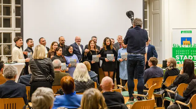 Die Buchpräsentation "Das Gute sehen" fand am Tag der Menschenrechte im Retzhof statt. | Foto: Fotofreunde