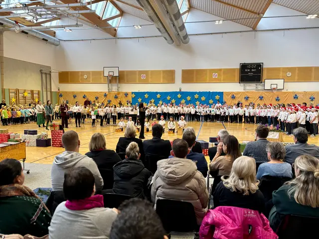 Die Volksschulkinder zauberten beim Adventfest ein strahlendes Lächeln auf alle Gesichter.