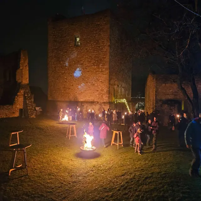 Im Burghof wurde es dann richtig weihnachtlich. | Foto: Gesunde Gemeinde Hainburg