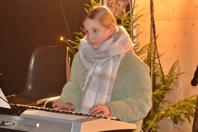 Linnea Kos (Keyboard)