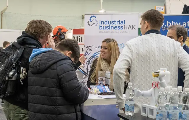 Der Andrang an den verschiedenen Ständen war groß. | Foto: RMSZR