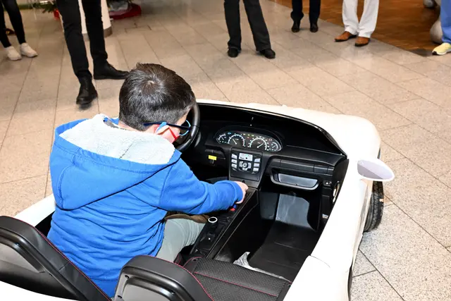 Nichr nur Fahrgefühl, sondern auch die Beherrschung der Armaturen wurde gezeigt.