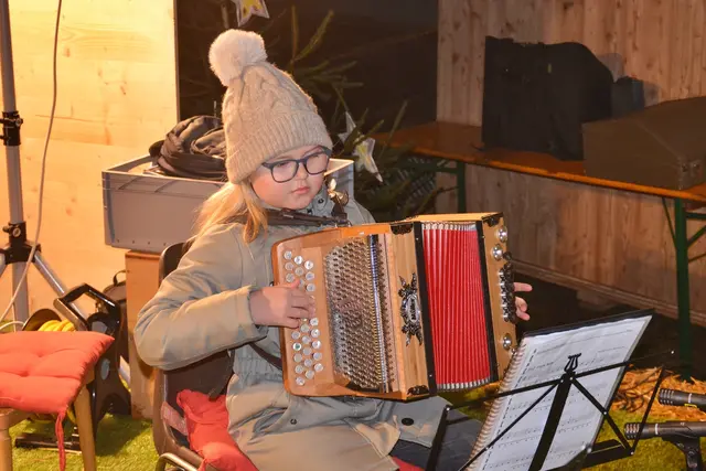 Lena Raffling (Steirische Harmonika)
