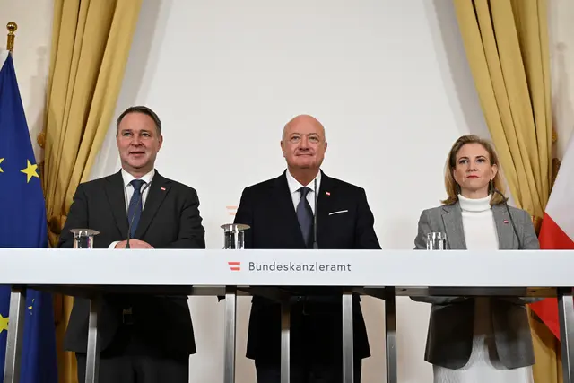 Neun Monate nach ihrem Amtsantritt hat die Bundesregierung aus ÖVP, SPÖ und Neos Bilanz über ihre bisherige Arbeit gezogen. (Archiv) | Foto: APA-Images / REUTERS / Elisabeth Mandl