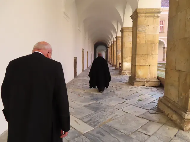 Nach mehrmaligem Wunsch aus meinem Bekanntenkreis, meine Erfahrungen aus der Schweigewoche im Benediktinerstift St. Lambrecht zu teilen, habe ich mich nach reiflicher Überlegung dazu entschlossen, diesem Wunsch nachzukommen. 