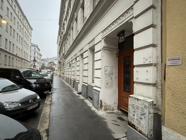 Die Rainergasse 34 nennen die Aldanen ihr Zuhause. Doch wegen einer Zwangsversteigerung wird an Partykeller und Wohnung gerüttelt. Muss die Aldania Bruderschaft bald umziehen? | Foto: Nathanael Peterlini/MeinBezirk