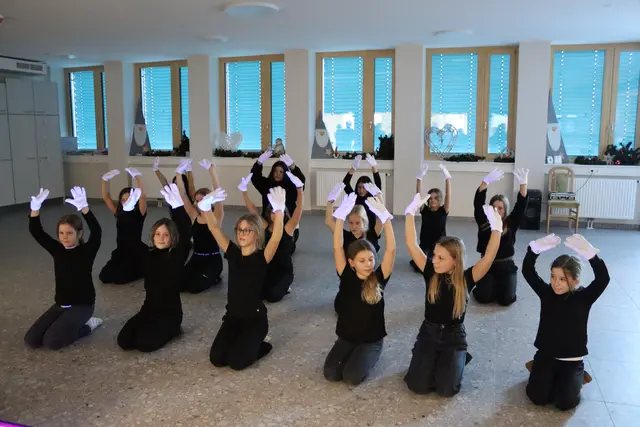 Ein Höhepunkt waren die einstudierten Tanzeinlagen mit besonderen Lichteffekten. | Foto: MeinBezirk.at