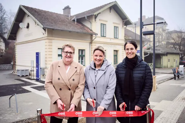 Mailer, Vizebürgermeisterin Rosenburg-Mold, Landesrätin Rosenkranz und Engel, Vorständin der ÖBB-Infrastruktur AG freuen sich über die neue, modernisierte Haltestelle Rosenburg. | Foto: ÖBB / Marek Knopp