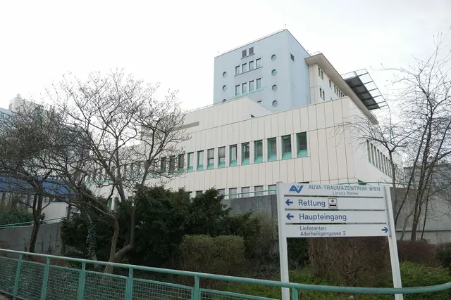 Die AUVA hat ein überarbeitetes Sicherheitskonzept aufgrund vergangener  brandschutztechnischer Mängel des Lorenz-Böhler-Spitals bei der Baupolizei im Oktober eingereicht. (Archivfoto) | Foto: Max Spitzauer / MeinBezirk