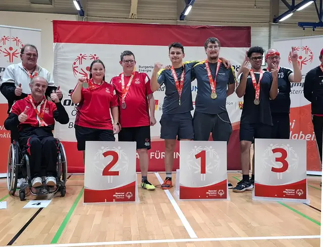 Sophie Willixhofer mit ihrem Spiel-Partner Elias Pendl bei der Siegerehrung im Doppel-Bewerb am großartigen zweiten Platz. | Foto: zVg