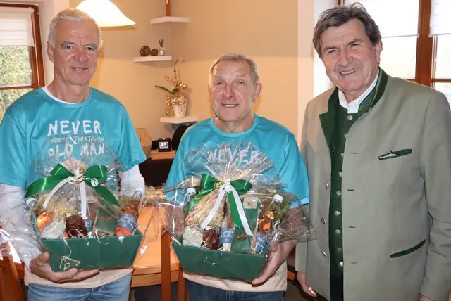 Zum Radfahrerlogo: NEVER underestimate an OLD MAN! Unterschätze nie einen alten Mann! | Foto: Gerhard Langmann