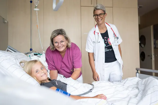 Erkrankt das Kind, besteht oftmals Unsicherheit, ob eine ärztliche Hilfe nötig ist oder nicht. Gerade zu den Feiertagen bietet „1450“ wertvolle 
Unterstützung.  | Foto: OÖ Gesundheitsholding