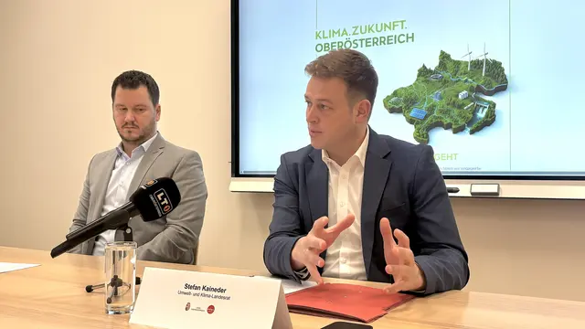 Unternehmer Kurt Bernegger (l.) und Landesrat Stefan Kaineder. | Foto: MeinBezirk