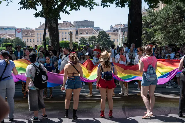 Der Sparstift der Stadt Wien trifft auch die Vienna Pride-Förderungen. Für 2026 gibt man fast die Hälfte weniger aus als heuer.  | Foto: Valentina Marinelić/MeinBezirk