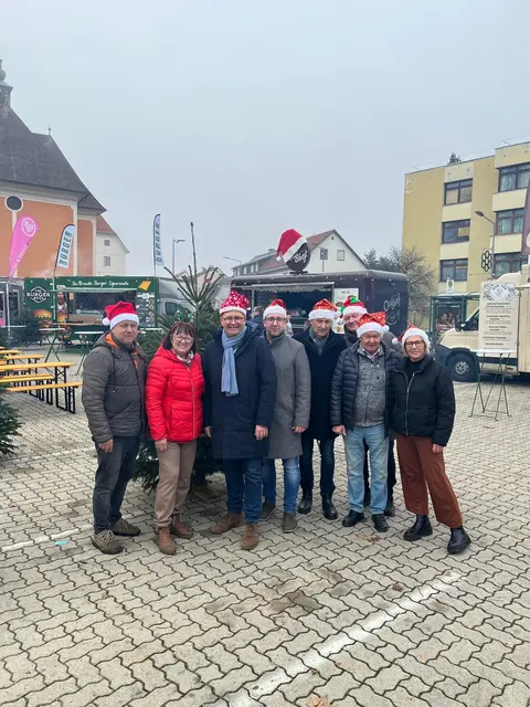 Startschuss zum Weihnachts Street Food Market am Voitsberger Wiedner-Parkplatz | Foto: H. Rueß/Stadtgemeinde Voitsberg