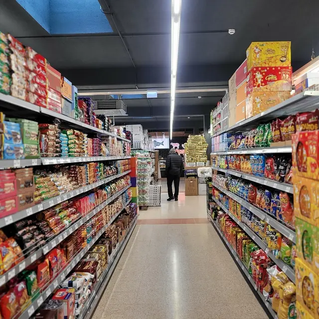 Laut Finanzminister Markus Marterbauer bemühe sich die Bundesregierung um die Senkung der Lebensmittelpreise. | Foto: Albrich