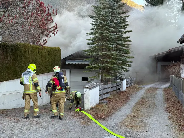 Brandgeschehen in Eben am Achensee in einer Garage am 20. Dezember 2025. | Foto: Zoom.tirol