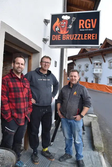 Die "Bruzzler'" freuen sich schon auf viele Gäste, die finden im Lokal sogar ein eigenes WC vor!