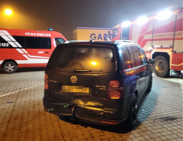 Einsatzkräfte der Freiwilligen Feuerwehr Loosdorf bei Aufräumarbeiten nach mehreren Verkehrsunfällen auf der A1. | Foto: DOKU-NÖ