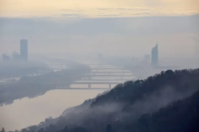Durch Nebel, Hochnebel und Wolken wird das gesamte Wochenende in Wien trüb in trüb. (Archiv) | Foto: APA-Images / Hans Ringhofer