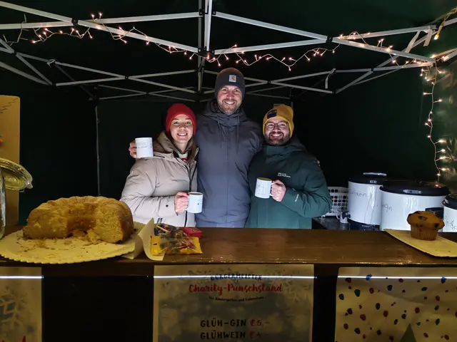 Beim Bürgermeister Charity-Punschstand mit Bgm. Christoph Wolf gab es sowohl Kinderpunsch als auch Glühwein zu erwerben. 