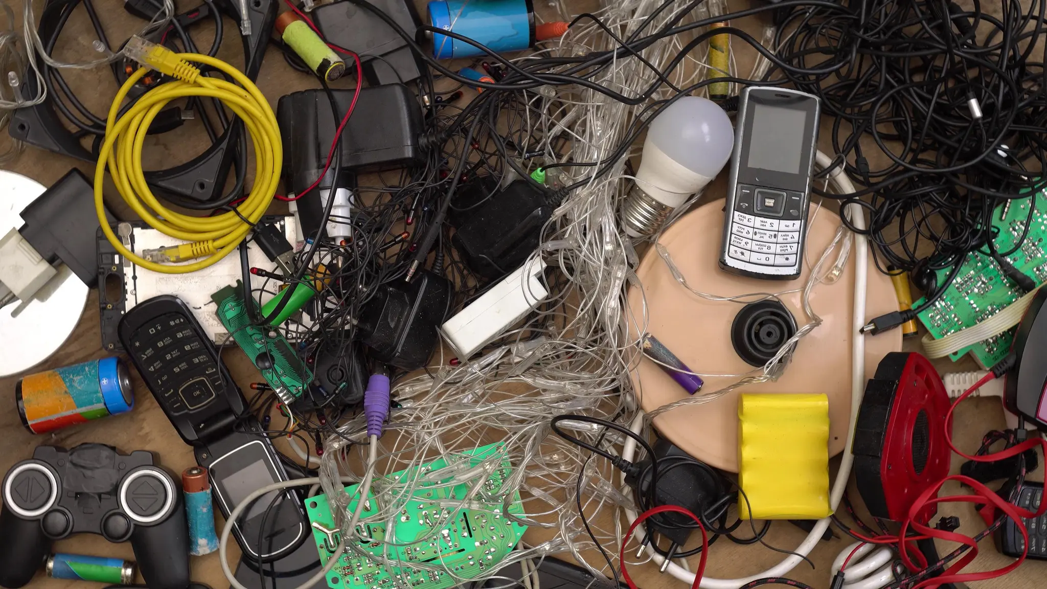 Altgeräte & Batterien: Recycling statt in den Restmüll - Steyr & Steyr ...