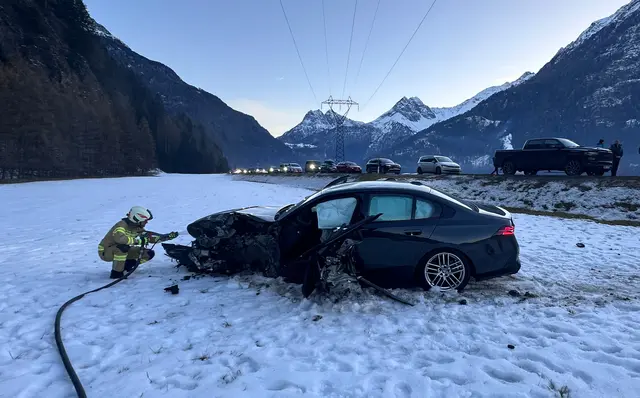 Zu einem Frontalcrash kam es am Samstag auf der B186 im Ötztal, bei der mehrere Erwachsene und Kinder leichte schwere Verletzungen erlitten. | Foto: ZOOM.Tirol