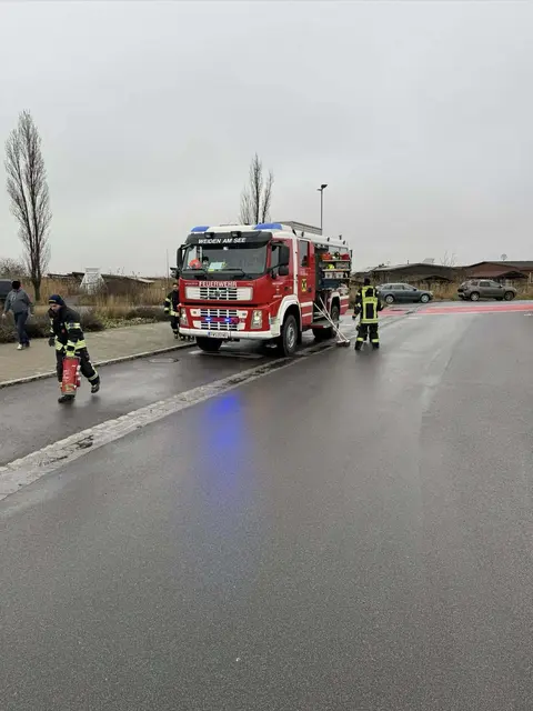 Einsatz Dieselspur binden | Foto: Freiwillige Feuerwehr Weiden am See