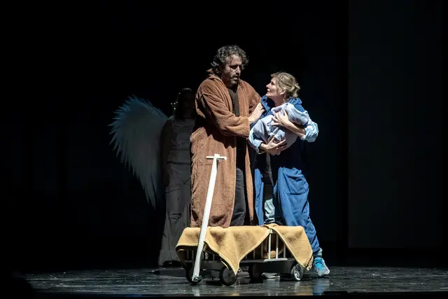 Bernhard Teufl als Josef und Barbara Macheiner als Maria.