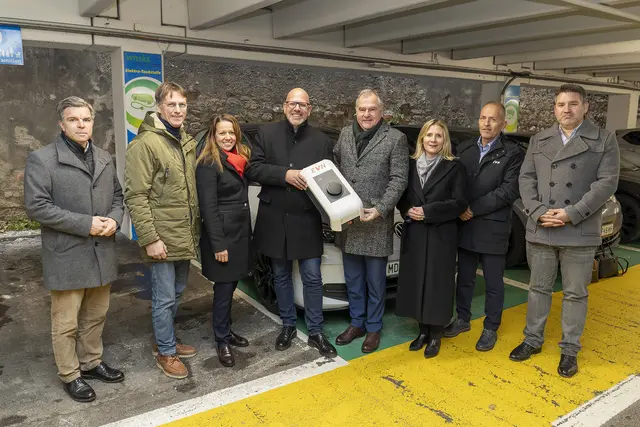 Geschäftsführer Wiener Neustadt Holding GmbH Peter Eckhart, Gemeinderat Franz Hatvan, EVN Gemeindebetreuerin Ulrike Schmidt, Umweltstadtrat Norbert Horvath, Infrastrukturstadtrat LAbg. Franz Dinhobl, EVN Energieservices Geschäftsführerin Marion Medlitsch, EVN Gemeindebetreuer Christian Reiter und EVN E-Mobilitätsverantwortlicher Roman Nowatschek. | Foto: Magistrat WRN