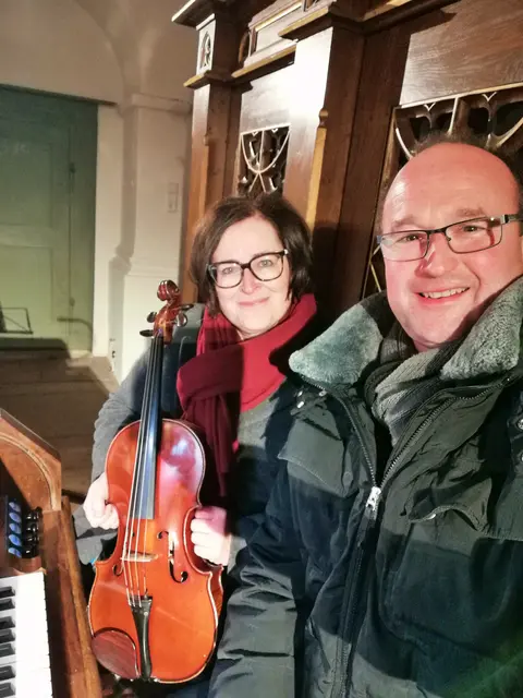 Annemarie Haring (Viola) und Christian Theuermann (Orgel)
