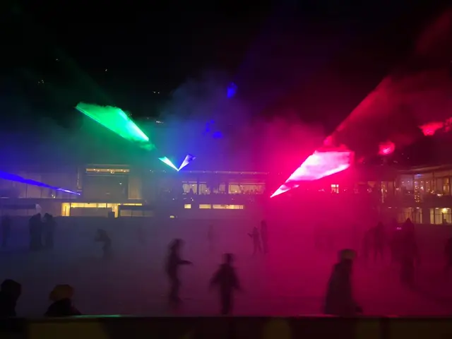 Bei der Eröffnung gab es eine Eisdisco sowie eine Lasershow beim Eislaufplatz.