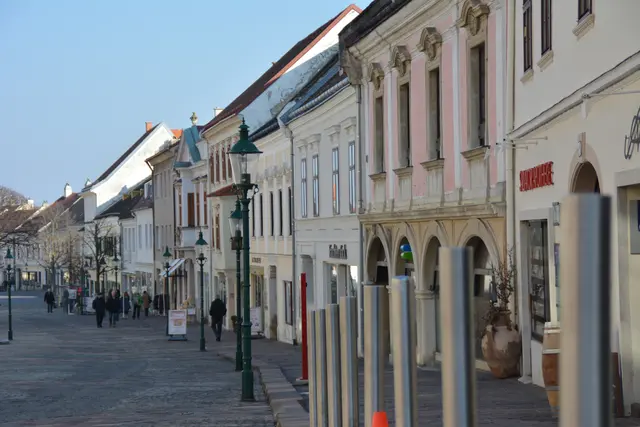 Während an den ersten Adventsamstagen vielfach noch gustiert und verglichen wurde, verlagerte sich der Fokus mit zunehmender Nähe zum Fest klar hin zum gezielten Einkauf. | Foto: Franz Tscheinig/MeinBezirk Burgenland