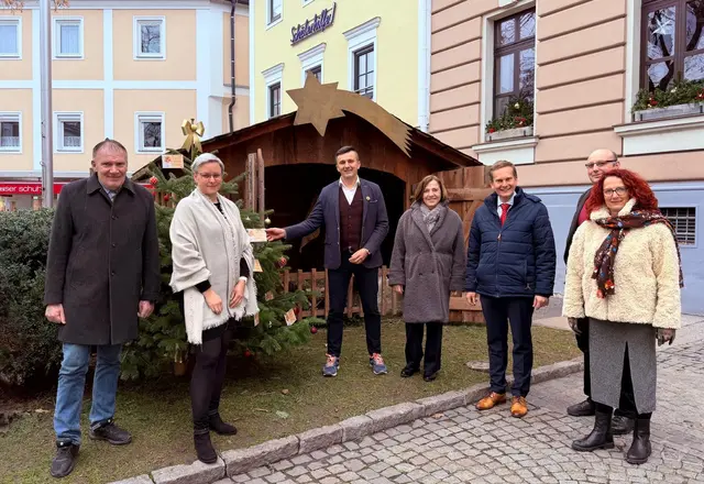 Fritz Weiermayer, Maria Mair, Stipo Luketina, Sabine Eiler, Bürgermeister Markus Ringhofer, Daniel Radner, Petra Kapeller (v.li.). | Foto: SPÖ KIrchdorf