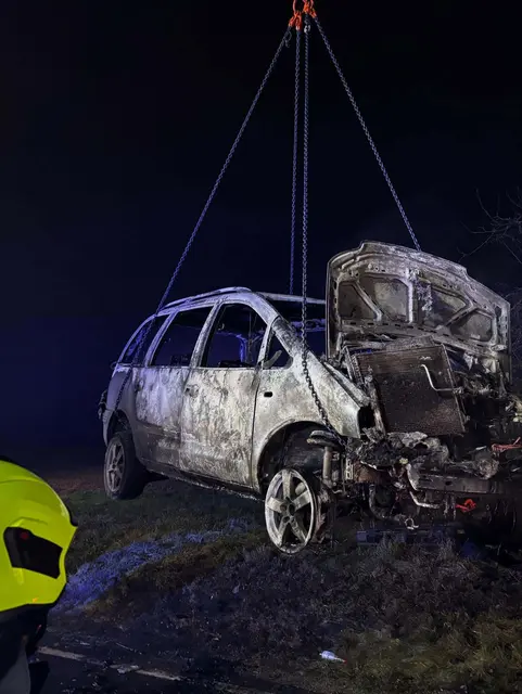 Feuerwehren Erla und St. Valentin löschten Fahrzeugbrand | Foto: Bfkdo Amstetten/FF Erla