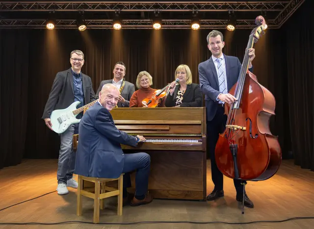 Die drei „Gründungsbürgermeister“ Andreas Ramharter, Christian Macho, Brigitte Lasinger sowie der beiden Musikschulleiter Verena Sommer und Gerald Mittermüller und Enzesfelds Bürgermeister Stefan Rabl. | Foto: R. Herzog