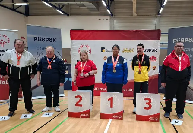 Claudia Wied bei der Siegerehrung am Gold-Podest. | Foto: zVg