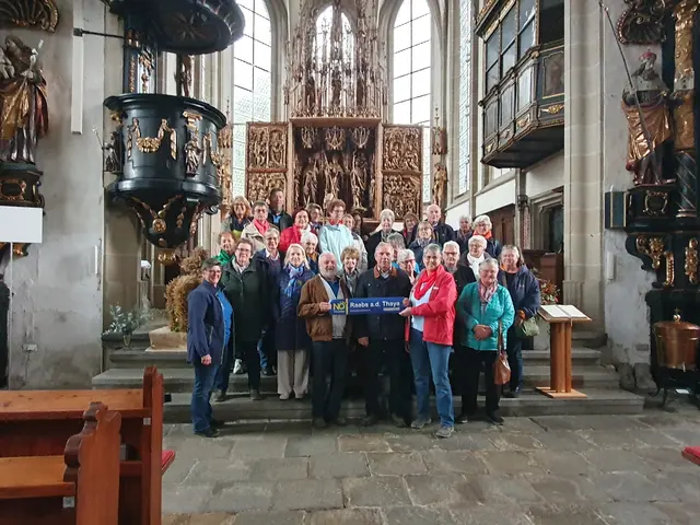 Die Ausflügler der NÖ Senioren Raabs in der Kefermarkt Wallfahrtskirche im Oktober 2025. | Foto: NÖ Senioren